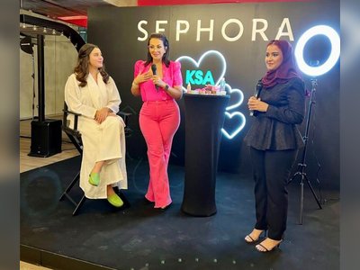 Saudi women ‘stun’ Beauty Blender creator at makeup masterclass